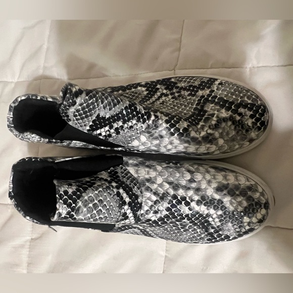 Snakeskin flat booties - Picture 1 of 1